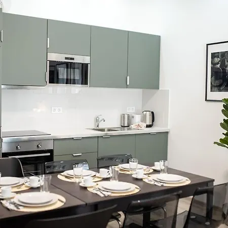 New At The Location * بودابست